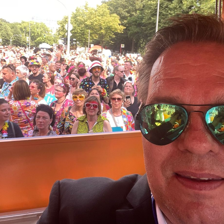 Dieter Grimm begrüßt das Publikum